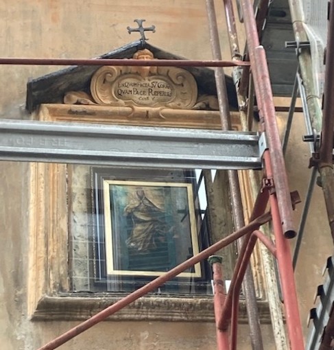 L'edicola votiva tra via De Tommaso e via Garibaldi