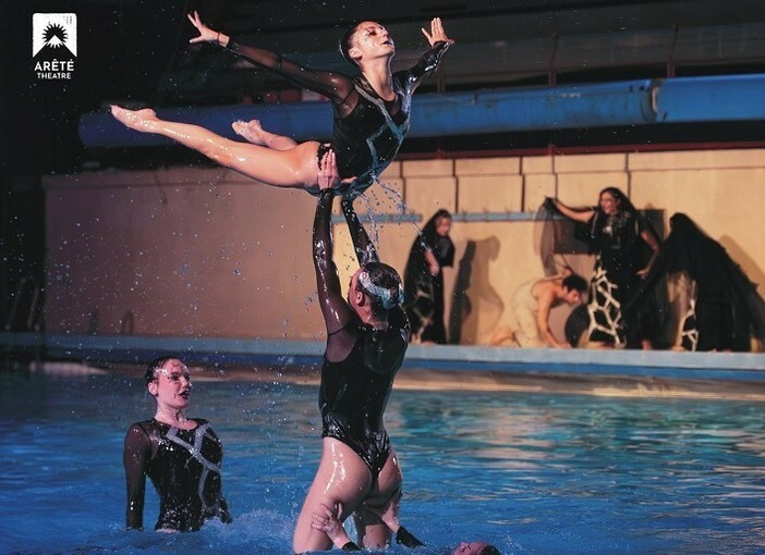 Imperia, alla Cascione arriva “Eumenidi in piscina”: teatro e nuoto artistico in uno spettacolo unico