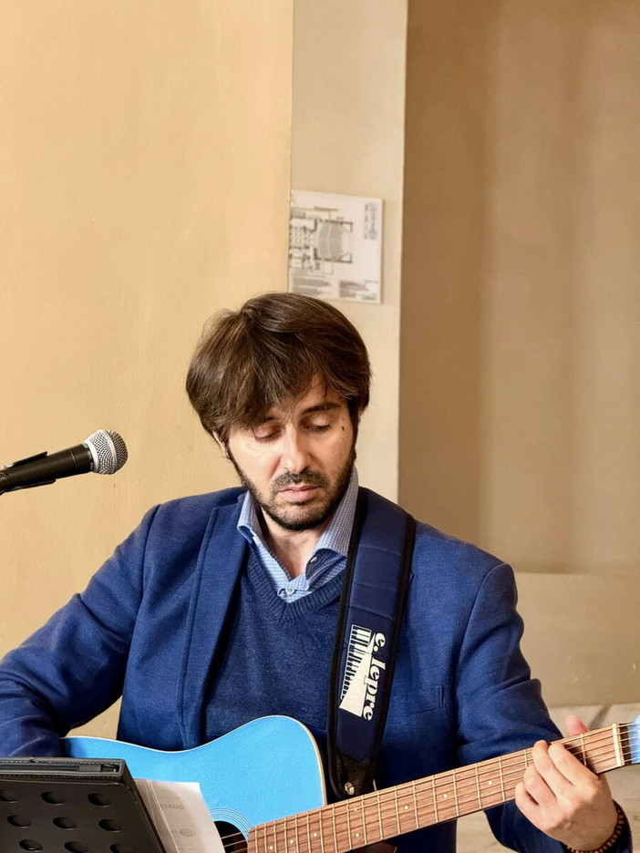Intrattenimento musicale di Eugenio Ripepi nel Foyer del Teatro Cavour di Imperia