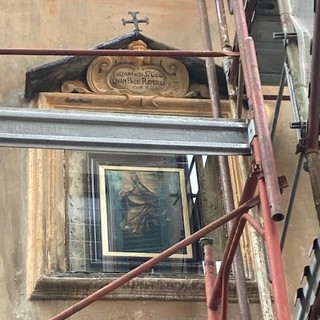 L'edicola votiva tra via De Tommaso e via Garibaldi