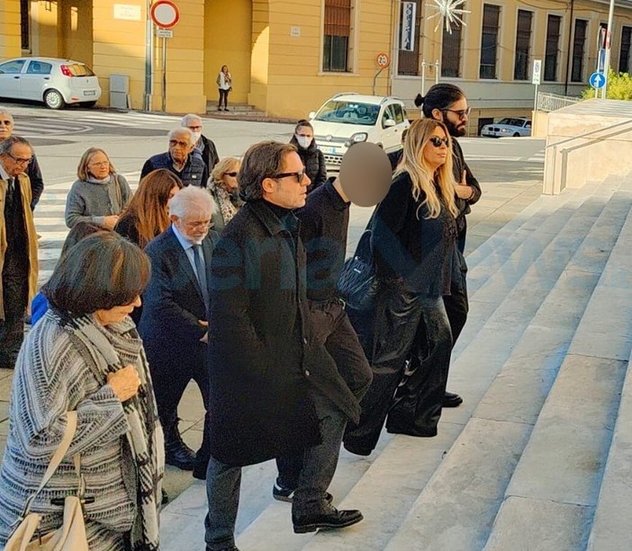 Imperia, al Duomo di Porto Maurizio il funerale di Nadia Agen, mamma della star televisiva Selvaggia Lucarelli (foto e video)