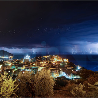 La foto del temporale di ieri sera su Imperia di Giorgio Vruna