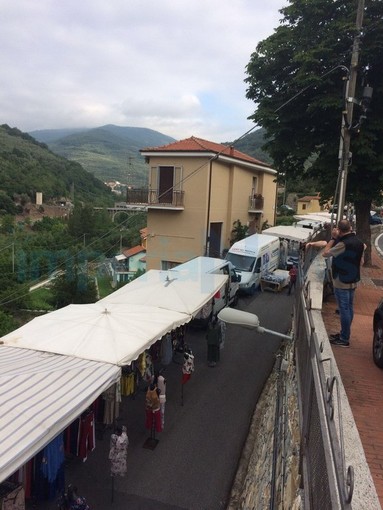 Chiusavecchia: grande successo sabato scorso per la tradizionale fiera di inizio giugno (Foto) Chiusavecchia: grande successo sabato scorso per la tradizionale fiera di inizio giugno (Foto)