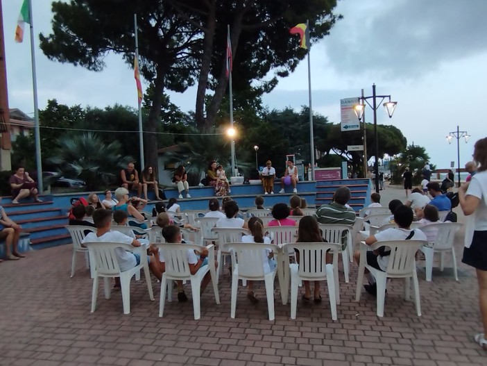 A San Bartolomeo il secondo appuntamento con le ‘Fiabe da colorare in riva al mare’ A San Bartolomeo il secondo appuntamento con le ‘Fiabe da colorare in riva al mare’