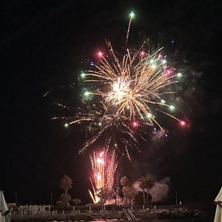 Fuochi d’artificio al Molo delle Tartarughe di Diano Marina