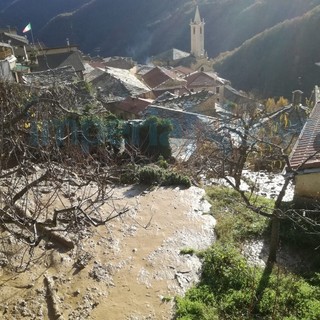 Rezzo: continua a muoversi la frana di Cenova, la pioggia delle ultime 24 ore ha provocato nuovi smottamenti Rezzo: continua a muoversi la frana di Cenova, la pioggia delle ultime 24 ore ha provocato nuovi smottamenti