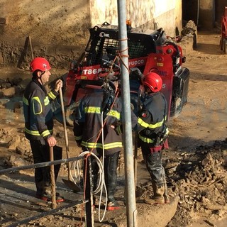 Rezzo: la frana si è mossa di nuovo, due case investite dal fango ma si lavora per pulire tutto (Foto e Video) Rezzo: la frana si è mossa di nuovo, due case investite dal fango ma si lavora per pulire tutto (Foto e Video)