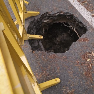Imperia: voragine in via Fanny Roncati Carli l'assessore Gandolfo annuncia "In una settimana, dieci giorni interverremo"