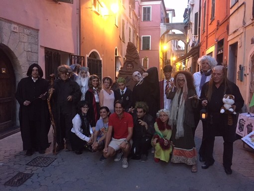 Riva Ligure: stasera e domani lo spettacolo itinerante del Teatro del Marchingegno dedicato ai cartoni animati Riva Ligure: stasera e domani lo spettacolo itinerante del Teatro del Marchingegno dedicato ai cartoni animati