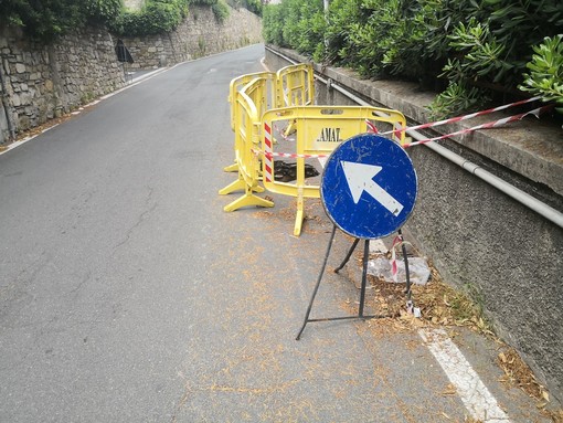 Imperia: iniziati i lavori di sostituzione della tubatura fognaria in via Fanny Roncati Carli, senso unico alternato nel tratto interessato Imperia: iniziati i lavori di sostituzione della tubatura fognaria in via Fanny Roncati Carli, senso unico alternato nel tratto interessato