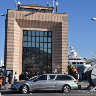 Sanremo: oggi i funerali di Achille Pennellatore, il suo ultimo 'giro' a Portosole e l'omaggio dei diportisti (Foto e Video)