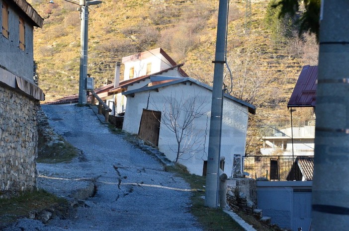 Mendatica: da oggi sarà possibile rientrare nelle case di Monesi, almeno fino al 30 settembre Mendatica: da oggi sarà possibile rientrare nelle case di Monesi, almeno fino al 30 settembre