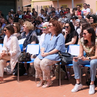 Imperia: festa di fine anno per la scuola Primaria di piazza Mameli con l'Assessore Laura Gandolfo Imperia: festa di fine anno per la scuola Primaria di piazza Mameli con l'Assessore Laura Gandolfo