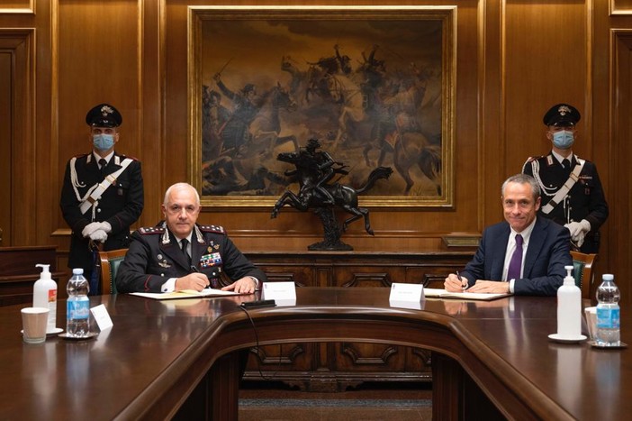 Poste Italiane e Arma dei Carabinieri firmano protocollo per la sicurezza e la legalità nel lavoro Poste Italiane e Arma dei Carabinieri firmano protocollo per la sicurezza e la legalità nel lavoro