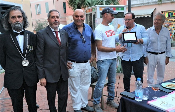 Fiera del Libro di Imperia: successo per aperitivo con Claudio Porchia e Giuliano Ferrari. A Marco Damele la targa “Custode del Territorio"