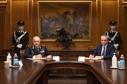 Poste Italiane e Arma dei Carabinieri firmano protocollo per la sicurezza e la legalità nel lavoro Poste Italiane e Arma dei Carabinieri firmano protocollo per la sicurezza e la legalità nel lavoro