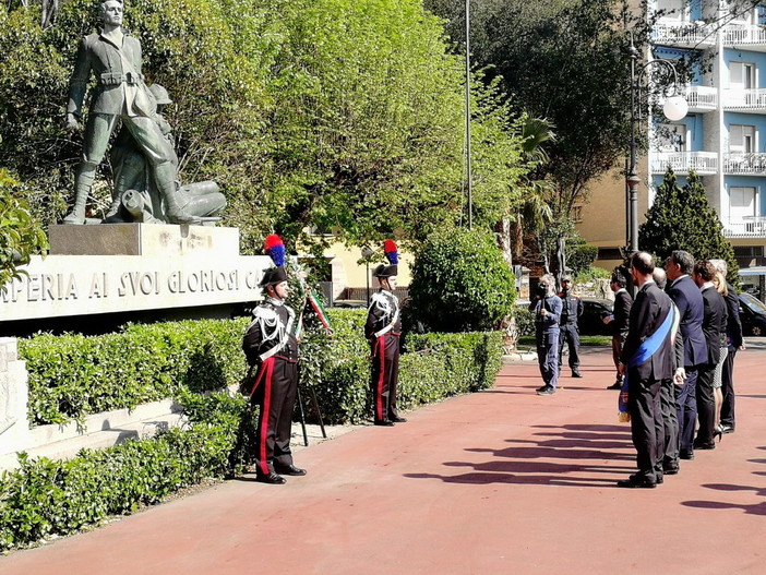 Imperia: in piazza della Vittoria le celebrazioni per la Festa della Liberazione insieme alla Regione (Foto e Video) Imperia: in piazza della Vittoria le celebrazioni per la Festa della Liberazione insieme alla Regione (Foto e Video)