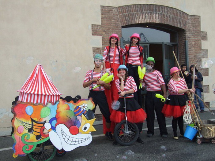 Imperia: questa sera a Borgo Marina l'appuntamento con lo spettacolo della 'Famiglia Saltimbanchi' Imperia: questa sera a Borgo Marina l'appuntamento con lo spettacolo della 'Famiglia Saltimbanchi'