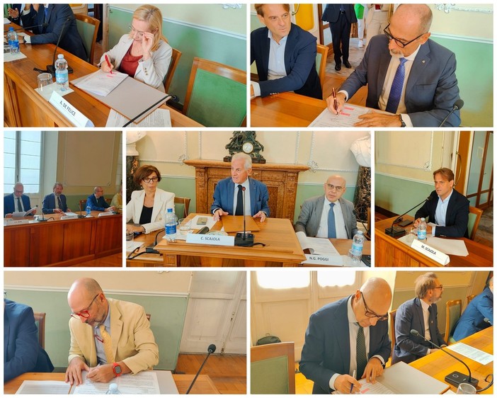 Uffici pubblici a Imperia, firmata l’intesa tra Enti. Scajola: “Operazione complessa per migliorare i servizi” Uffici pubblici a Imperia, firmata l’intesa tra Enti. Scajola: “Operazione complessa per migliorare i servizi”