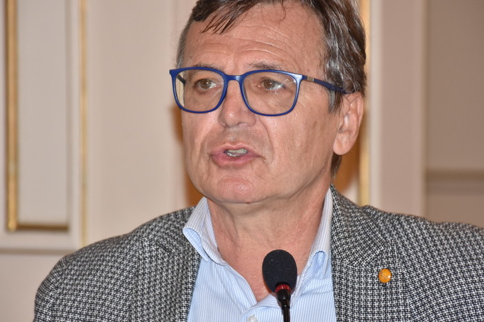 Il Procuratore Alberto Lari tra i relatori all'incontro dal titolo 'La Mafia nel Ponete' a Diano Marina Il Procuratore Alberto Lari tra i relatori all'incontro dal titolo 'La Mafia nel Ponete' a Diano Marina