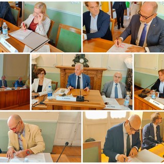 Uffici pubblici a Imperia, firmata l’intesa tra Enti. Scajola: “Operazione complessa per migliorare i servizi” Uffici pubblici a Imperia, firmata l’intesa tra Enti. Scajola: “Operazione complessa per migliorare i servizi”