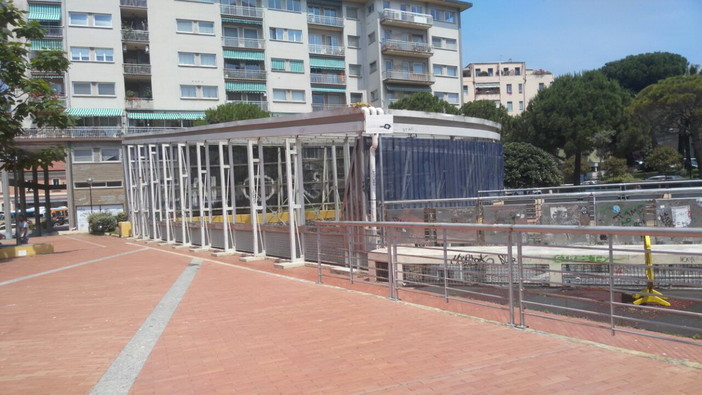 Spaccio, la polizia "rivolta" i Giardini Toscanini: in manette un giovane