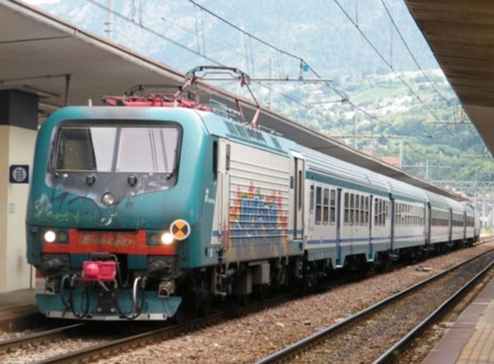 Genova Sampierdarena: era un falso allarme bomba. Circolazione ferroviaria bloccata per oltre due ore Genova Sampierdarena: era un falso allarme bomba. Circolazione ferroviaria bloccata per oltre due ore