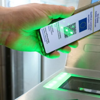 Dal 5 agosto il 'Green pass': arriva 'VerificaC19' l'app per verificare la validità della carta verde