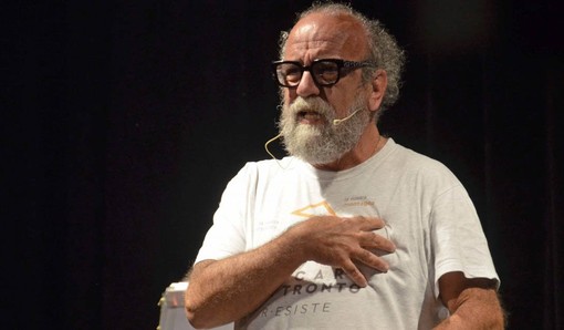 Giobbe Covatta in ‘Scoop (donna sapiens)' al Politeama Dianese di Diano Marina Giobbe Covatta in ‘Scoop (donna sapiens)' al Politeama Dianese di Diano Marina