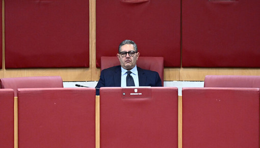 Troppi “non ricordo” davanti al pm e rischio di reiterazione del reato, ecco perché Toti resta ai domiciliari