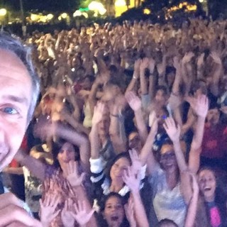 Musica ed animazione con Gianni Rossi in Piazza Martiri della Libertà di Diano Marina