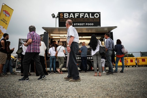 GFE Savigliano: oggi dimostrazione di allenamento militare, balli caraibici e swing anni '50, corso di Home Staging con Mirna Casadei