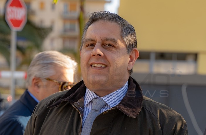 Governo, Toti: "Chi decide di interrompere percorso abbia coraggio di farlo in Parlamento davanti agli occhi degli italiani" Governo, Toti: "Chi decide di interrompere percorso abbia coraggio di farlo in Parlamento davanti agli occhi degli italiani"
