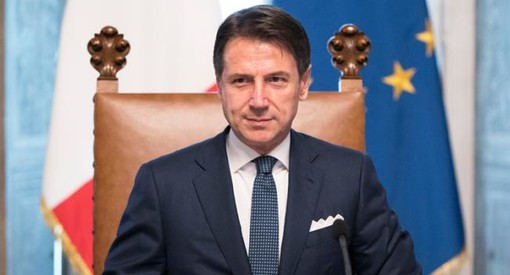 Emergenza Coronavirus: Fase 2 dal 4 maggio, ecco cosa cambierà. Il Premier Giuseppe Conte "Se ami l'Italia mantieni le distanze" Emergenza Coronavirus: Fase 2 dal 4 maggio, ecco cosa cambierà. Il Premier Giuseppe Conte "Se ami l'Italia mantieni le distanze"