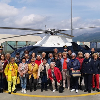 Sanremo: in gita con i Carabinieri, gli anziani della parrocchia di San Siro in visita al Nucleo Elicotteri dei Carabinieri
