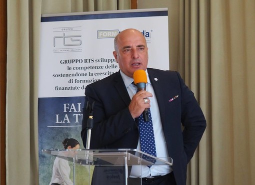 L'assessore regionale Gianni Berrino all'evento Confsal Liguria insieme all'ex ministro del Lavoro Cesare Damiano