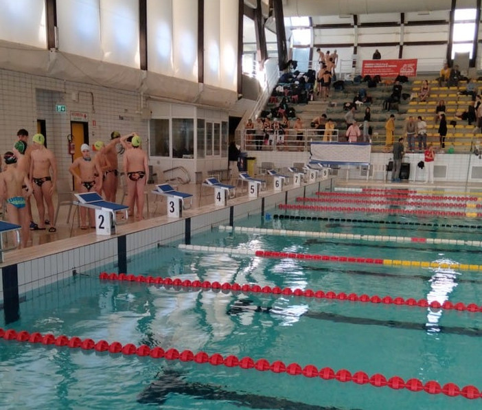 Gare di nuoto scolastiche, premiati i migliori talenti a Imperia Gare di nuoto scolastiche, premiati i migliori talenti a Imperia