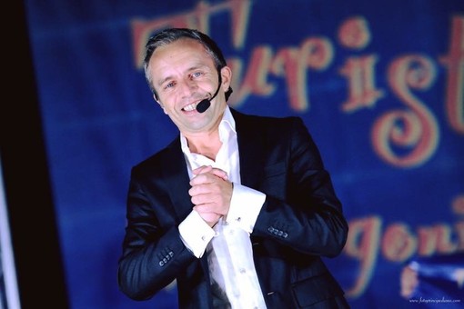 Animazione musicale di Gianni Rossi al Molo delle tartarughe di Diano Marina