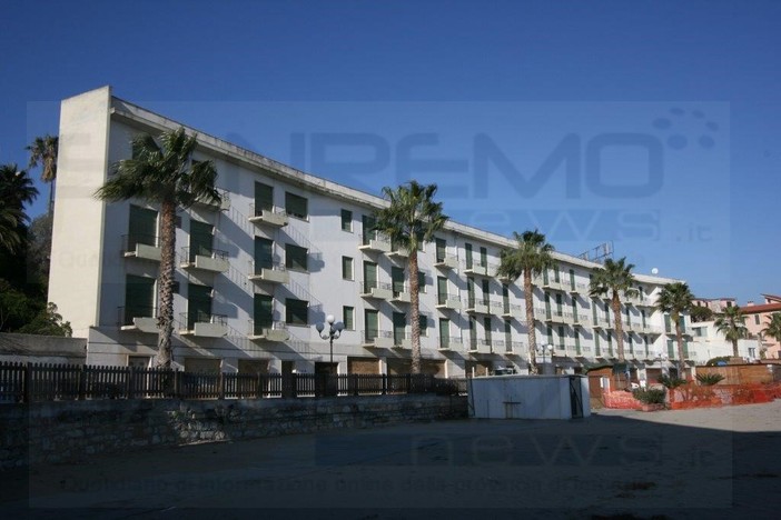 Diano Marina: c'è un interessamento per l'acquisto dell'ex hotel Teresa. Le trattative sono in corso Diano Marina: c'è un interessamento per l'acquisto dell'ex hotel Teresa. Le trattative sono in corso