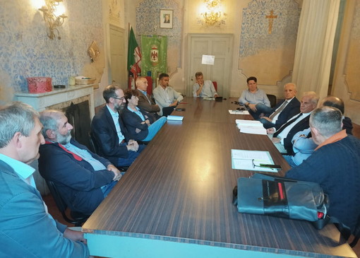 Il presidente della Provincia Claudio Scajola incontra i sindaci della valle Impero: trasporti e cantieri al centro del vertice