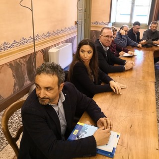 Scatta questa mattina lo sciopero dei netturbini. 90 le adesioni, presidio davanti al Comune di Pontedassio