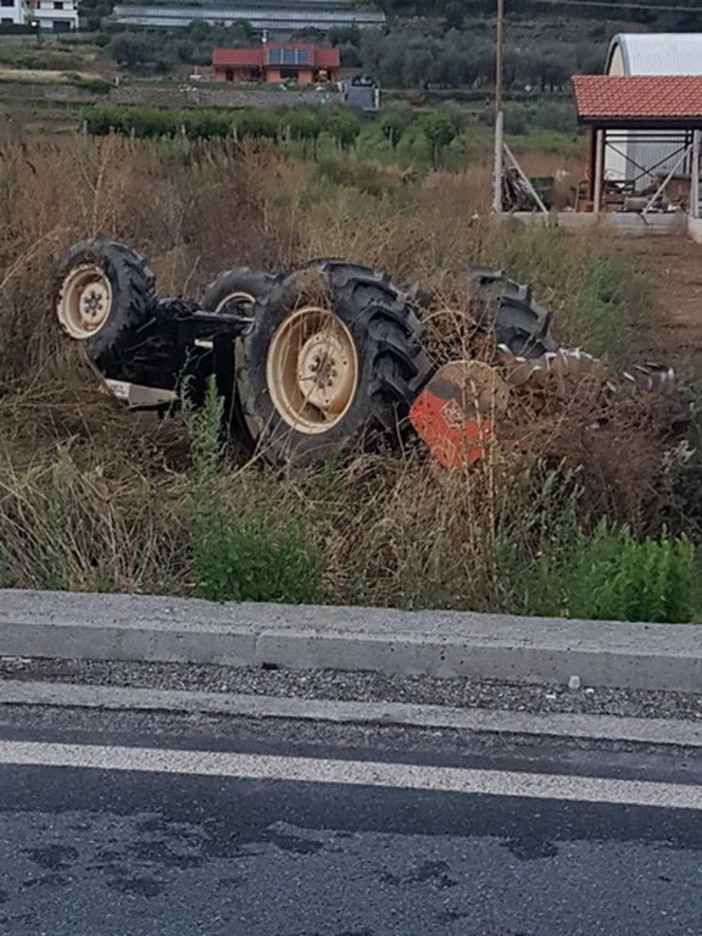 Incidente mortale ad Ortovero a pochi chilometri da Pieve di Teco: camion contro trattore (Foto e Video) Incidente mortale ad Ortovero a pochi chilometri da Pieve di Teco: camion contro trattore (Foto e Video)