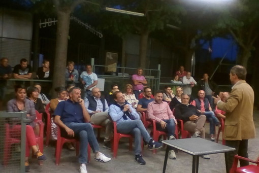 Imperia: ieri sera l'incontro del candidato Luca Lanteri con i residenti di Costa D'Oneglia (Foto) Imperia: ieri sera l'incontro del candidato Luca Lanteri con i residenti di Costa D'Oneglia (Foto)
