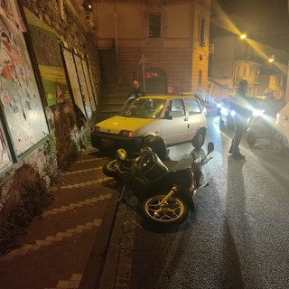 Imperia: scontro auto-moto in via Pirinoli, lievi ferite per una donna e traffico in tilt (Foto) Imperia: scontro auto-moto in via Pirinoli, lievi ferite per una donna e traffico in tilt (Foto)