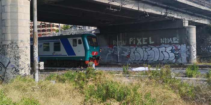 Ventimiglia: indagini in corso per il 18enne morto oggi sotto il treno, secondo i genitori era un ragazzo senza problemi Ventimiglia: indagini in corso per il 18enne morto oggi sotto il treno, secondo i genitori era un ragazzo senza problemi
