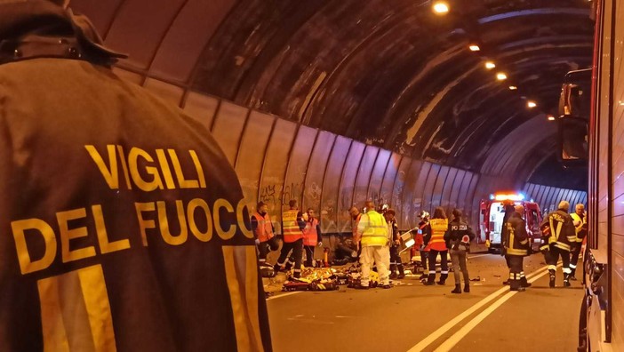 Ventimiglia: scontro tra due scooter in galleria sull'Aurelia al confine, morto un 35enne di Vallebona