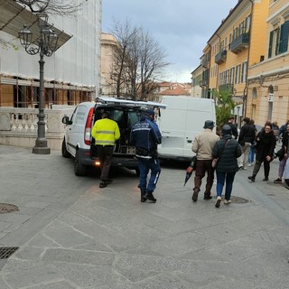 Imperia: 88enne investita da un furgone in piena Ztl, l'incidente in via Cascione davanti al Centrale (Foto) Imperia: 88enne investita da un furgone in piena Ztl, l'incidente in via Cascione davanti al Centrale (Foto)