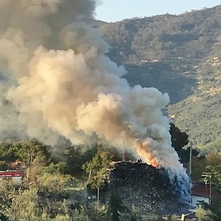 Le immagini dell'incendio Le immagini dell'incendio
