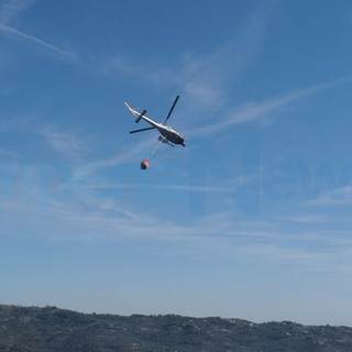 Borghetto D'Arroscia: tornano a bruciare i boschi di Colle Domenica, all'opera anche l'elicottero