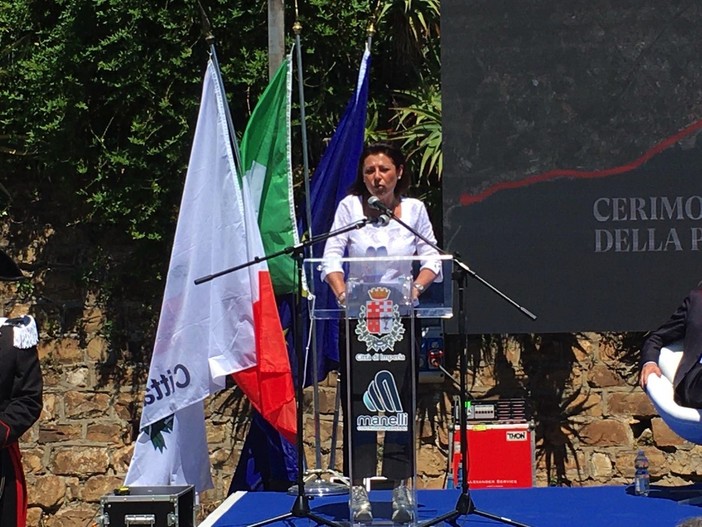 Il Deputato ventimigliese Flavio Di Muro entra a gamba tesa sul Ministro De Micheli "Discorso imbarazzante" Il Deputato ventimigliese Flavio Di Muro entra a gamba tesa sul Ministro De Micheli "Discorso imbarazzante"
